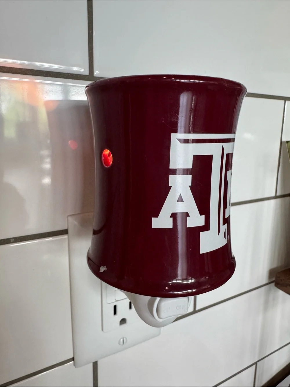 Scentsy Texas A&M Aggies Maroon Plug-In Warmer with Box - Picture 2 of 9